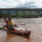 Navegador solitário: homem de 83 anos navega pelos rios do país com uma simples canoa Aladir Murta