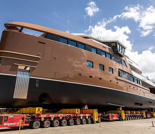 Imponente megaiate explorador de mais de 250 pés é lançado na Holanda