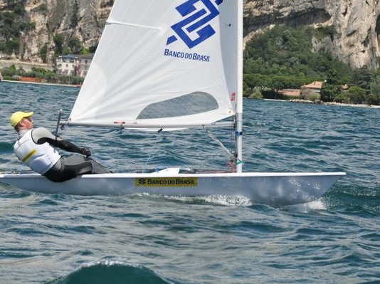 Robert Scheidt retornará às competições de vela em setembro, na Alemanha